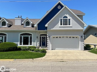 2707 S Lakeview Dr, Clear Lake, IA 50428