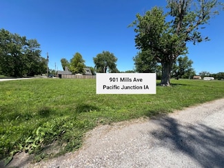 901 Mills Ave, Pacific Junction, IA 51561
