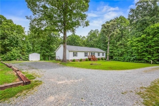1030 Endeavour Ln, Walnut Cove, NC 27052