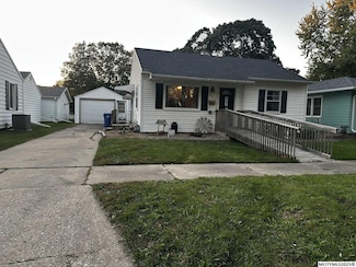 1009 Allison St, Charles City, IA 50616