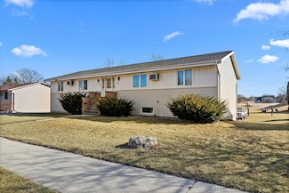 173 W Paradise Dr, West Bend, WI 53095