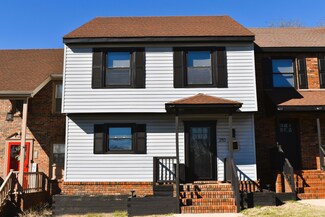 210 Meadowcrest Dr, Florence, AL 35630