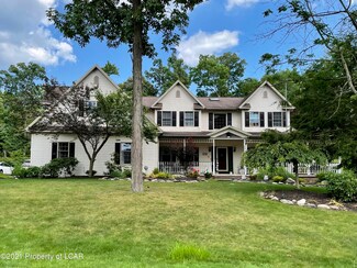 112 Ash Ln, Mountain Top, PA 18707