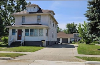 19504 Bigelow St, Roseville, MI 48066