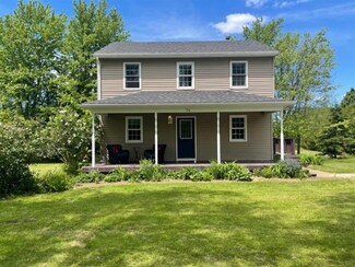 24 Clyde Allen Dr, Saint Albans, VT 05478