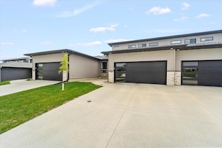 1218 Loren Dr, Cedar Falls, IA 50613