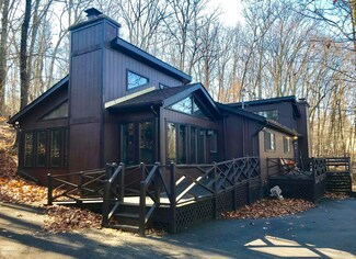 2114 Lansdale Dr, East Stroudsburg, PA 18301