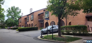 4 Whitman Ct Unit 1204, Teaneck, NJ 07666