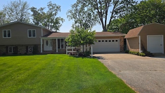 2898 Evergreen Dr, Bay City, MI 48706