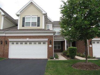 1114 Pine Valley Ct, Elgin, IL 60124