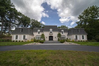 18 Primrose Ln, Albany, NY 12211