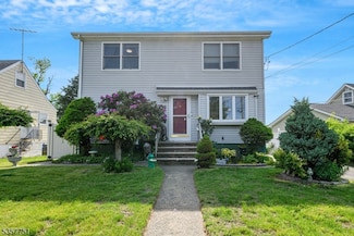 12 Streuli Ct, Elmwood Park, NJ 07407