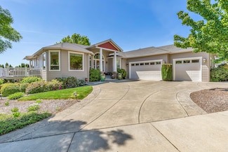 39 Greenmoor Dr, Eagle Point, OR 97524