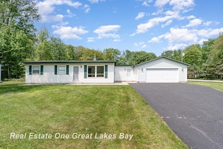 4675 E Parish Rd, Midland, MI 48642