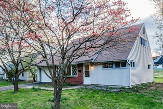 81 Plumbridge Dr, Levittown, PA 19056