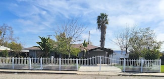 1614 N 7th St, Fresno, CA 93703