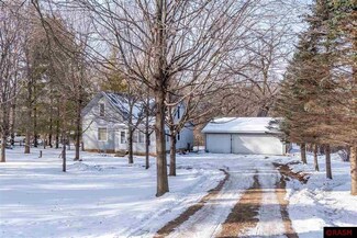 732 Rabbit Rd, Saint Peter, MN 56082