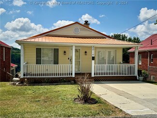 2016 Preston St, Charleston, WV 25302