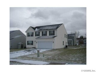 10 Blazing Star Cir, West Henrietta, NY 14586