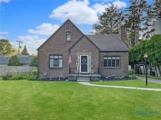3740 Mapleway Dr, Toledo, OH 43614