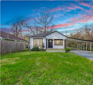 116 Trahan St, Liberty, TX 77575