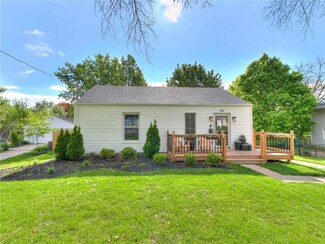 1419 64th St, Windsor Heights, IA 50324