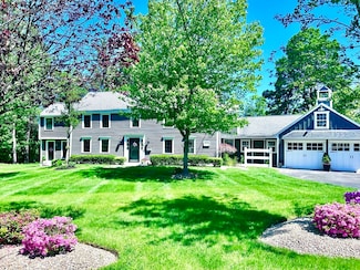 10 Garrison St, Groveland, MA 01834