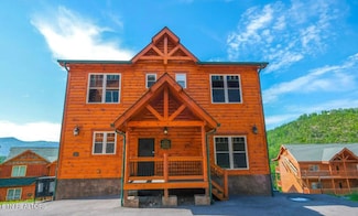 1215 Bird Nest Way, Pigeon Forge, TN 37862