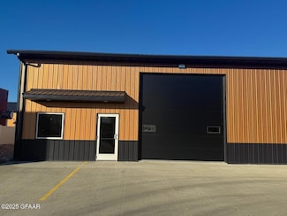 3130 Gateway Dr, Grand Forks, ND 58203