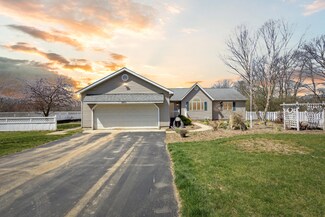 9250 Maple Dale Rd, Horton, MI 49246