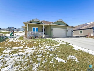 821 N Sylvan Dr, Sioux Falls, SD 57110