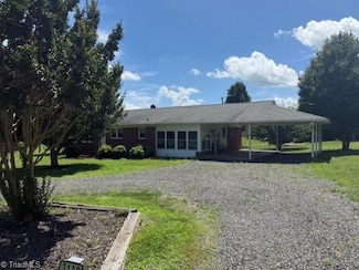 3130 Settle Bridge Rd, Stoneville, NC 27048