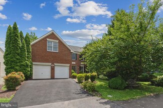 10867 Grovehampton Ct, Reston, VA 20194