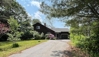 4 Lori Dr, Brunswick, ME 04011
