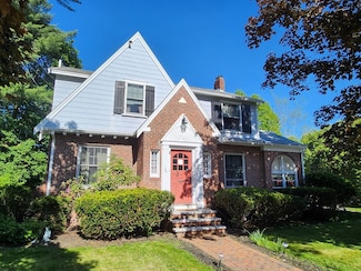 36 Hillside Ave, Amesbury, MA 01913