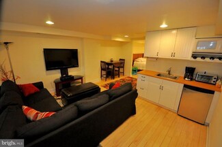 1943 39th St NW, Washington, DC 20007