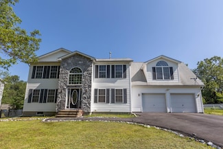 1149 Glade Dr, Long Pond, PA 18334