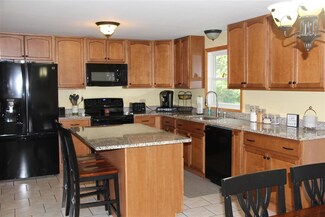 73 Hillside Dr, Henniker, NH 03242