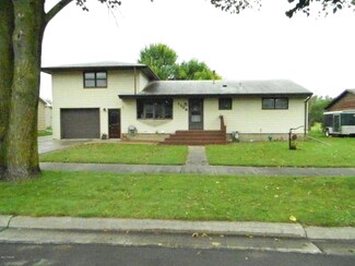 1709 Skyline Dr, Worthington, MN 56187