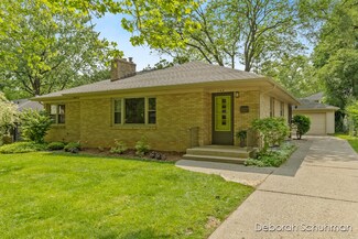 149 Woodside Dr NE, Grand Rapids, MI 49503