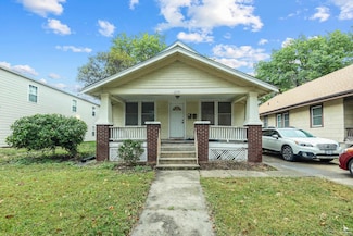 1112 Thurston St, Manhattan, KS 66502