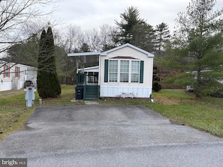 27 Spirit Ct, New Ringgold, PA 17960