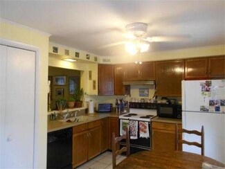 22 Arthur St Unit 14, Gloucester, MA 01930