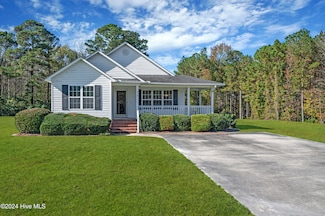 510 Cedar Acres Dr, Chocowinity, NC 27817
