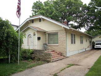 324 Elm St, Marion, KS 66861