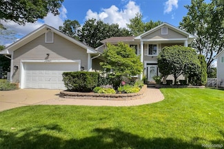 2380 Lansbury Dr, Waterford, MI 48329