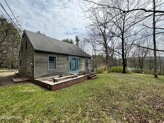 113 Hendricks Rd, Hawley, PA 18428