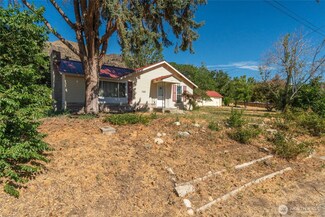 750 4th St, Chelan Falls, WA 98817