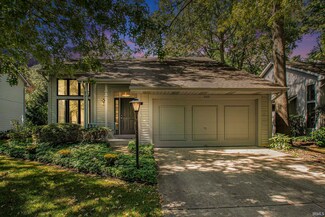 2005 Creekbank Ln, South Bend, IN 46635