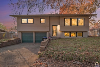 3029 SW Arnold Ave, Topeka, KS 66614